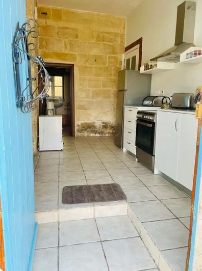 Image No.12-Propriété de 4 chambres à vendre à Birzebbuga