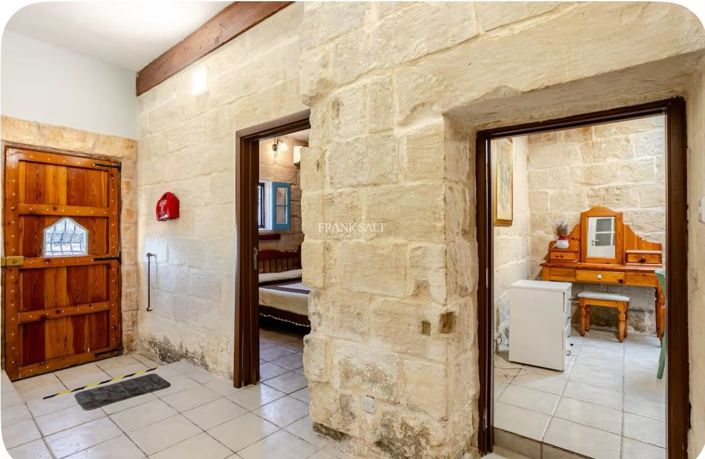 Image No.13-Propriété de 4 chambres à vendre à Birzebbuga