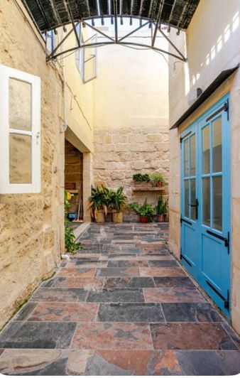Image No.7-Propriété de 4 chambres à vendre à Birzebbuga