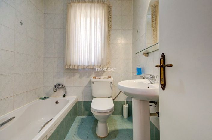 Image No.17-2 Bed Property for sale