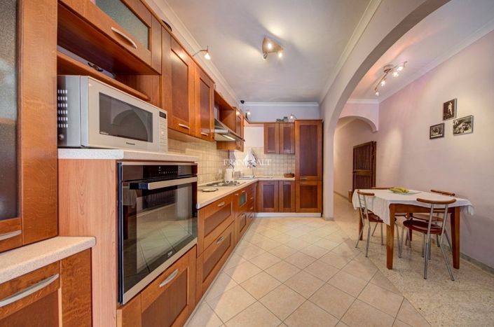 Image No.8-2 Bed Property for sale