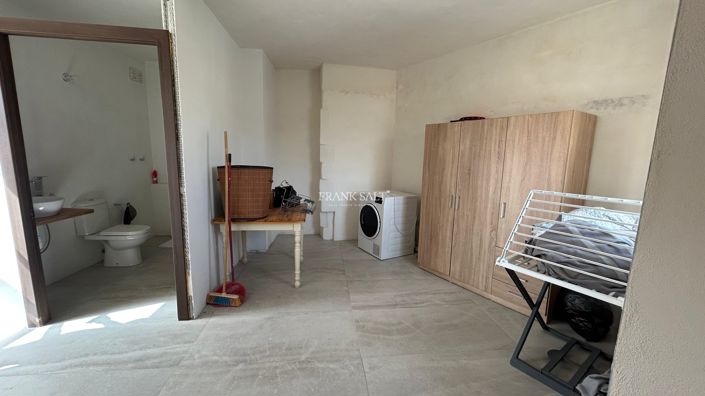 Image No.11-2 Bed Property for sale