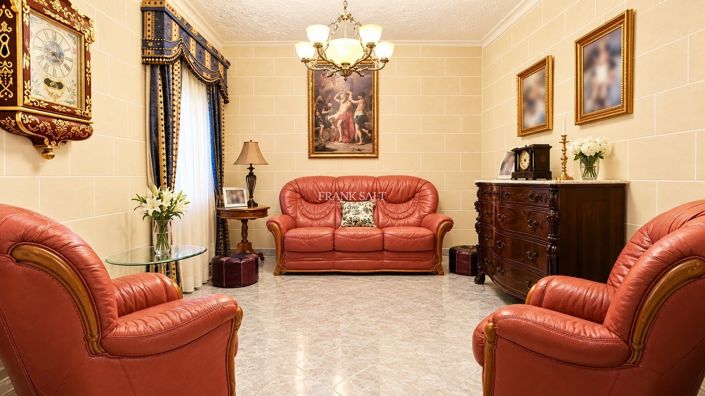 Image No.2-4 Bed Property for sale