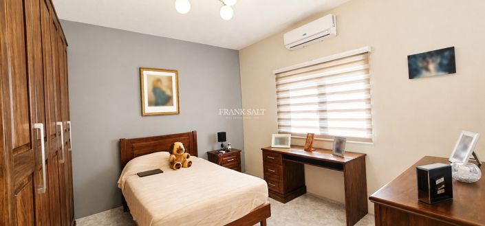 Image No.6-4 Bed Property for sale