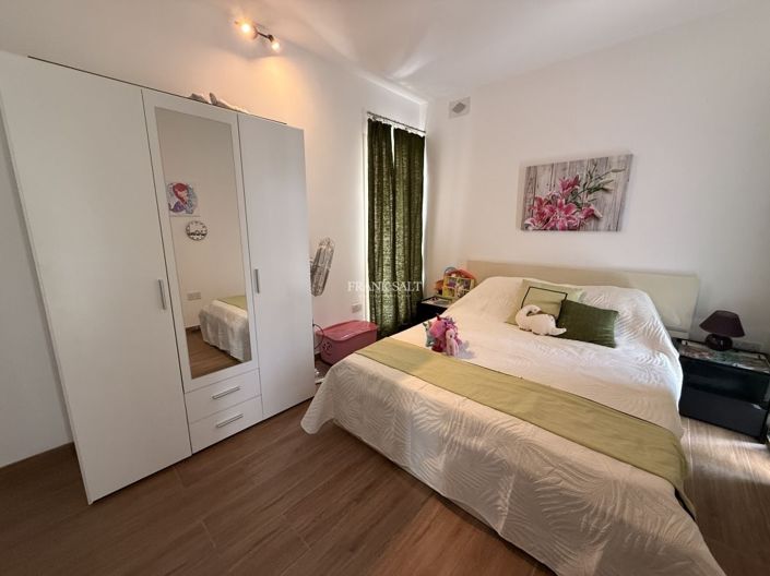 Image No.10-3 Bed Property for sale