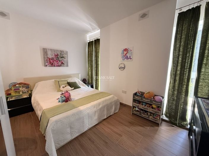 Image No.11-3 Bed Property for sale