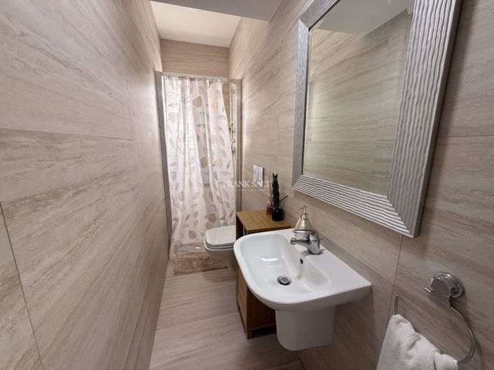 Image No.12-3 Bed Property for sale