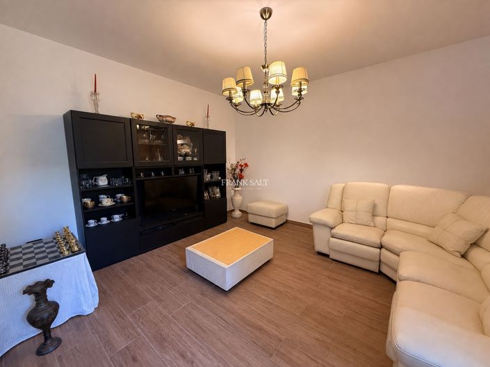 Image No.3-3 Bed Property for sale