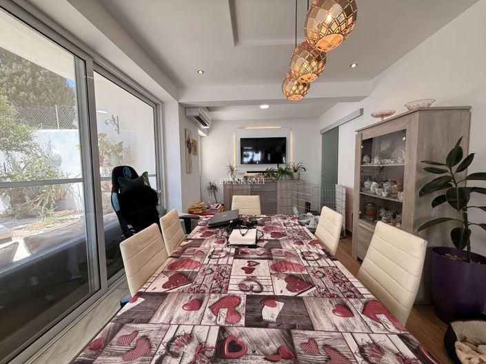 Image No.5-3 Bed Property for sale