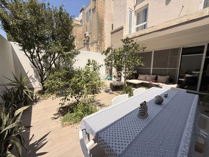 Image No.6-3 Bed Property for sale