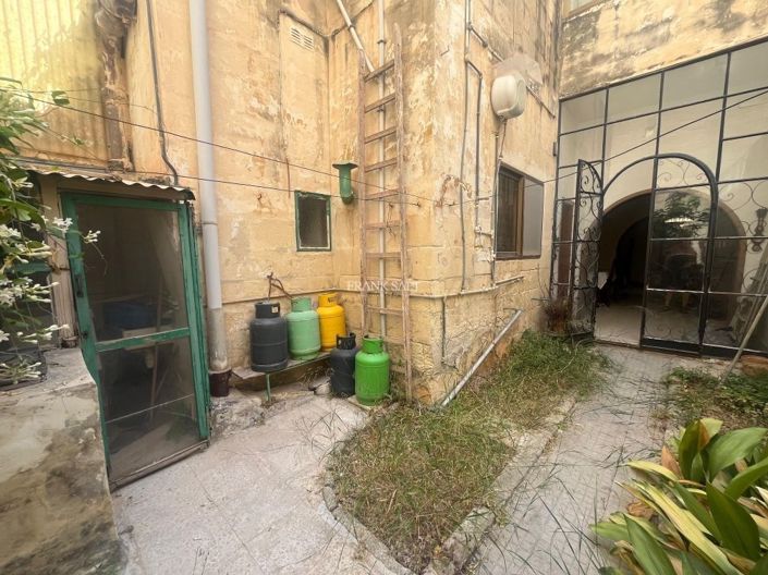 Image No.11-3 Bed Property for sale