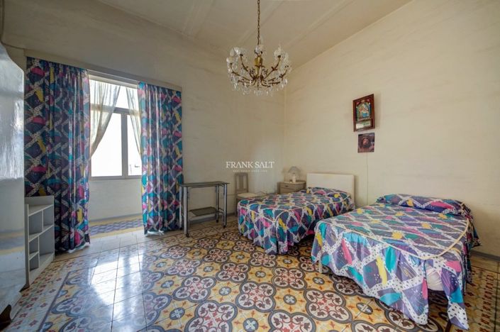 Image No.17-3 Bed Property for sale