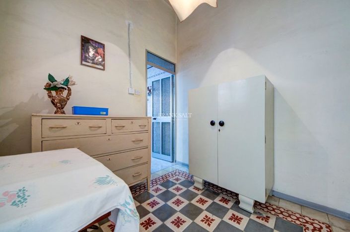 Image No.20-3 Bed Property for sale