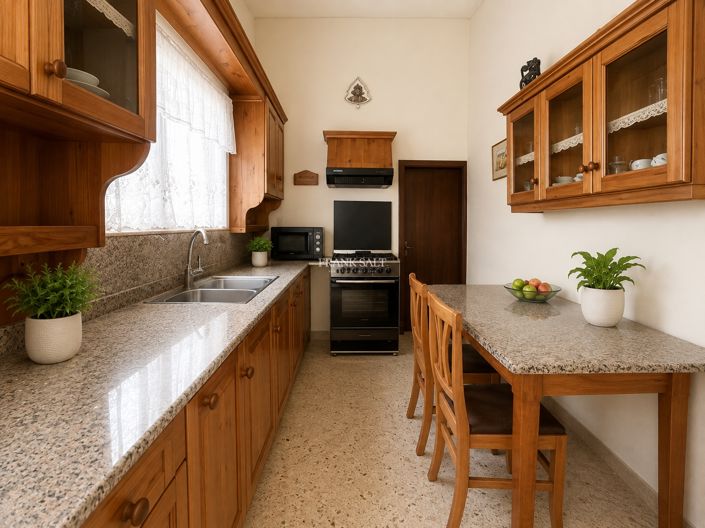 Image No.3-3 Bed Property for sale