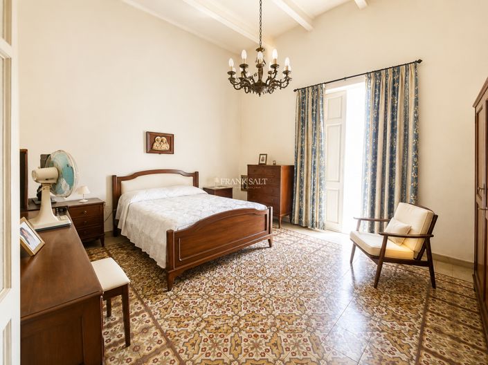Image No.6-3 Bed Property for sale