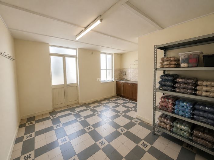 Image No.8-3 Bed Property for sale