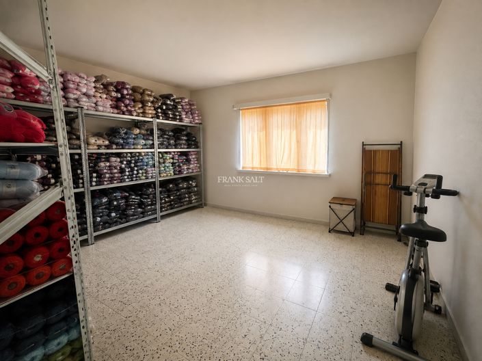Image No.9-3 Bed Property for sale