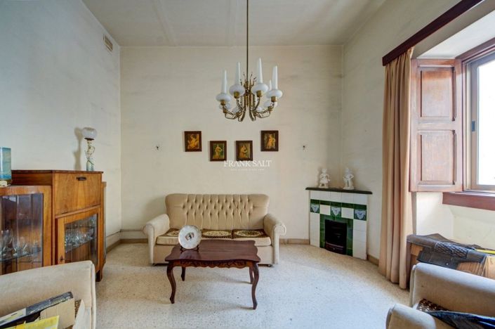 Image No.10-3 Bed Property for sale