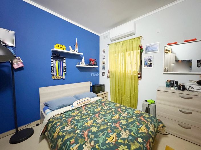 Image No.14-3 Bed Property for sale
