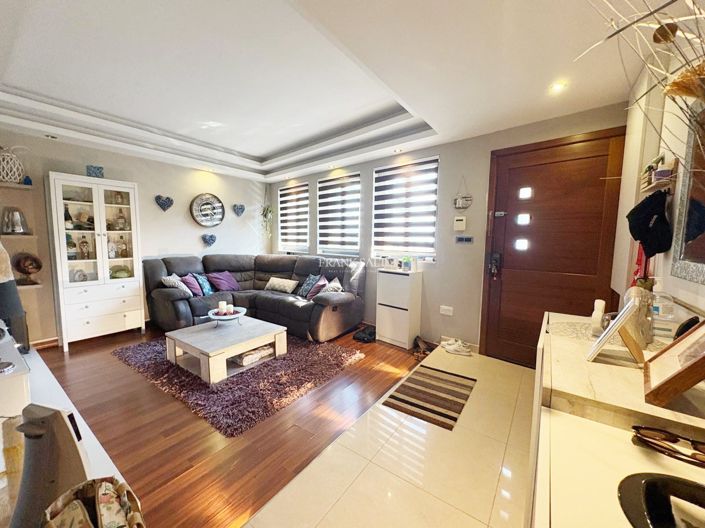 Image No.17-3 Bed Property for sale