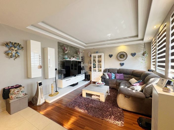 Image No.18-3 Bed Property for sale