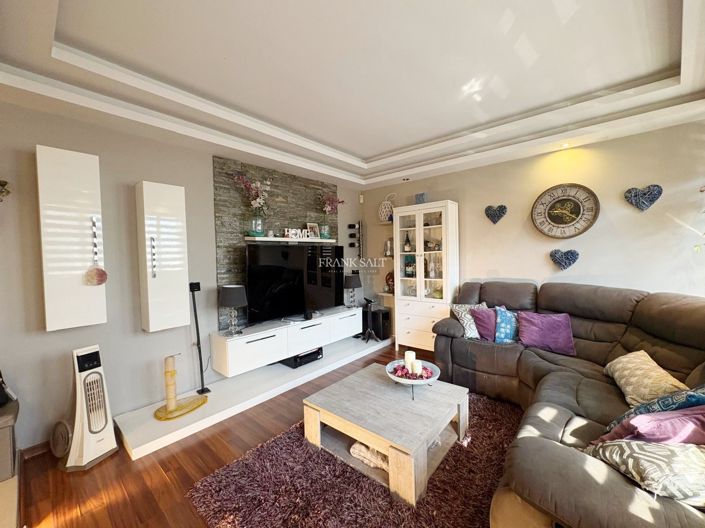 Image No.19-3 Bed Property for sale