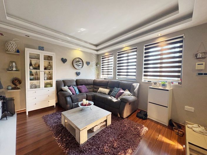 Image No.20-3 Bed Property for sale