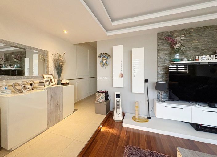 Image No.21-3 Bed Property for sale