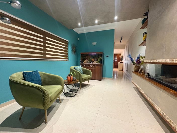 Image No.6-3 Bed Property for sale