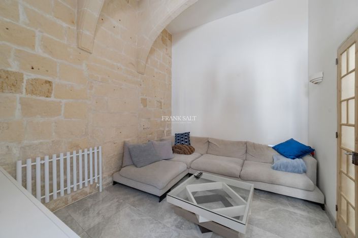 Image No.10-4 Bed Property for sale