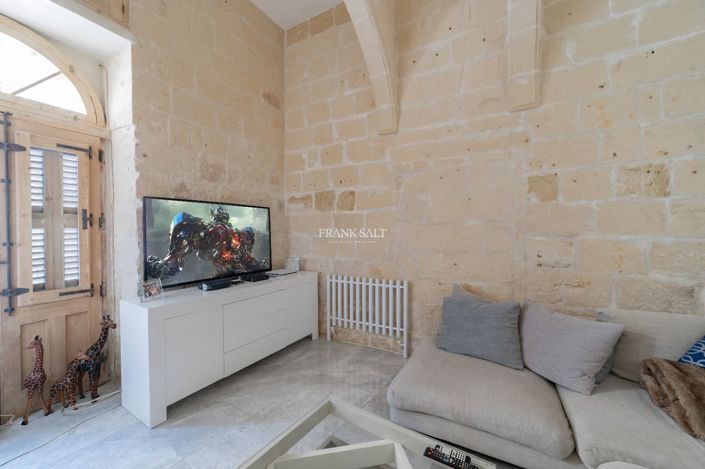 Image No.14-4 Bed Property for sale