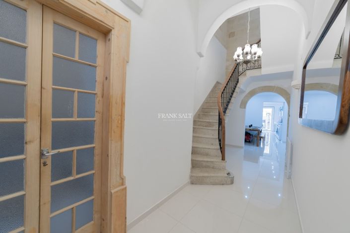 Image No.18-4 Bed Property for sale