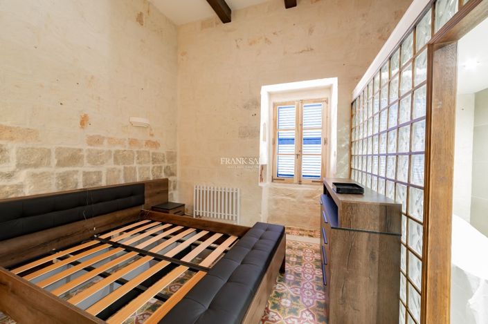Image No.19-4 Bed Property for sale