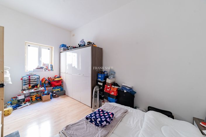 Image No.20-4 Bed Property for sale