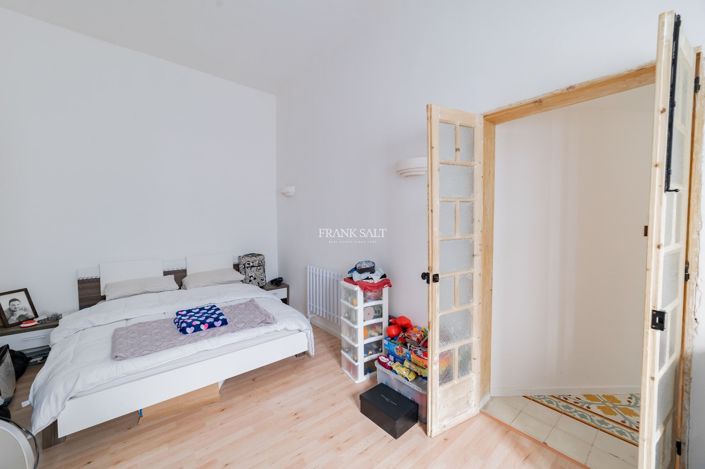 Image No.22-4 Bed Property for sale