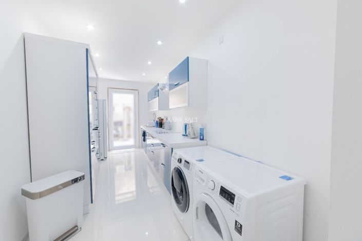Image No.5-4 Bed Property for sale