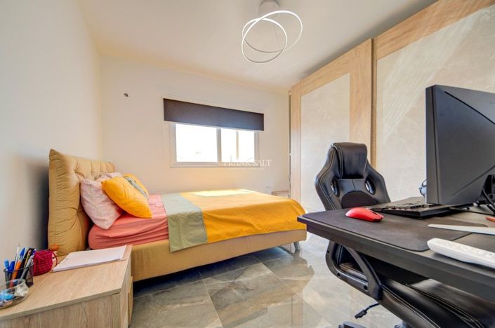 Image No.14-5 Bed Property for sale