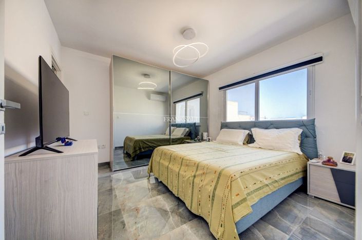 Image No.17-5 Bed Property for sale