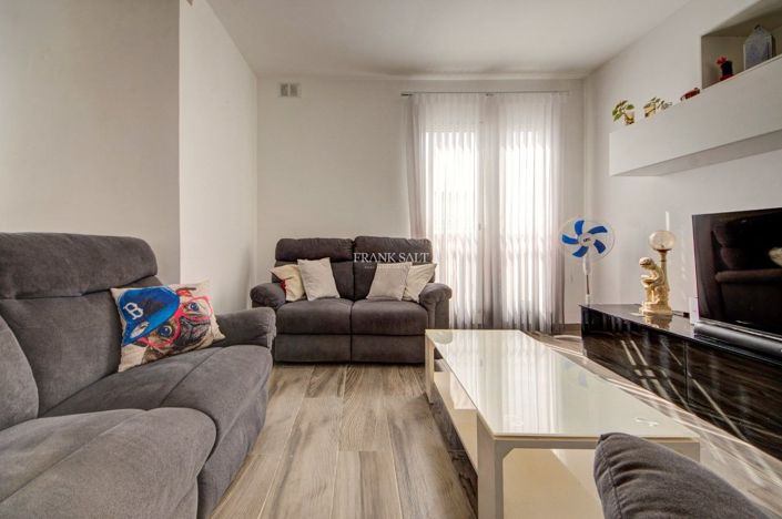 Image No.19-5 Bed Property for sale