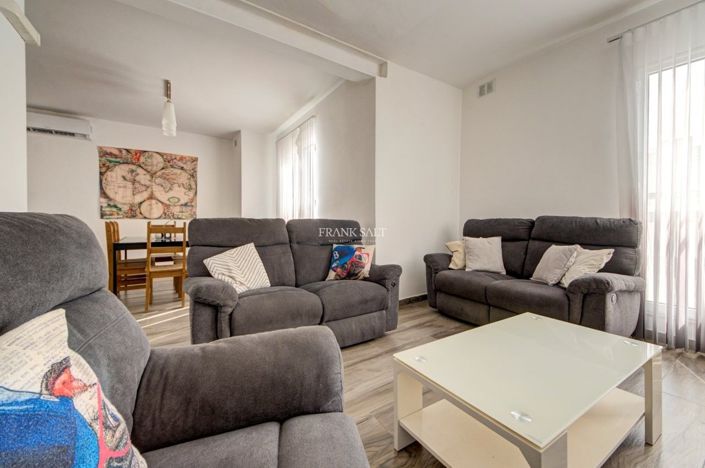 Image No.20-5 Bed Property for sale