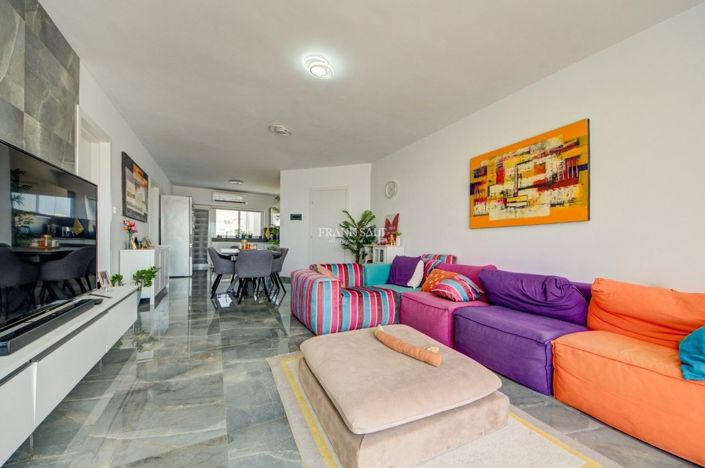 Image No.3-5 Bed Property for sale