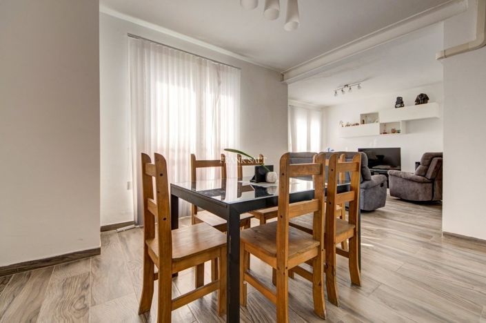 Image No.24-5 Bed Property for sale