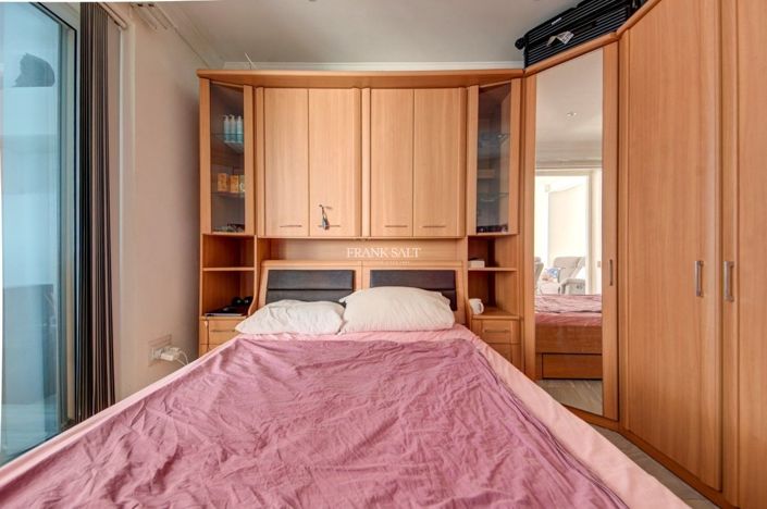 Image No.26-5 Bed Property for sale