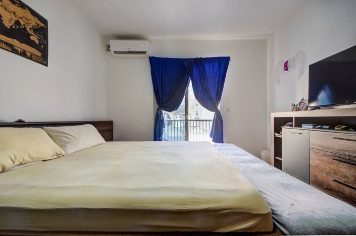 Image No.28-5 Bed Property for sale