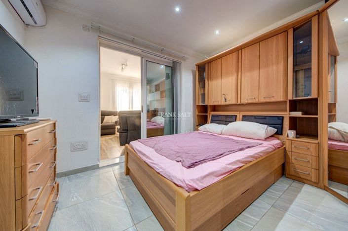Image No.29-5 Bed Property for sale