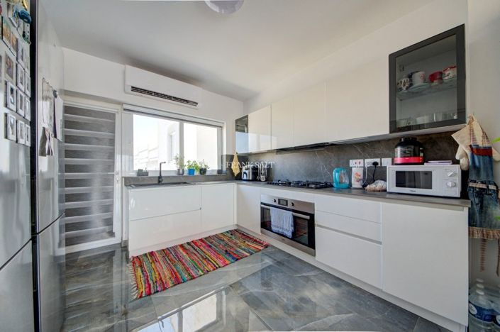 Image No.10-5 Bed Property for sale