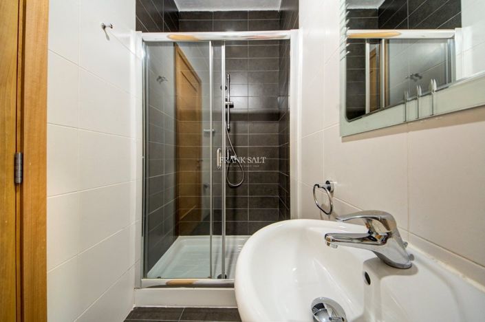 Image No.11-3 Bed Property for sale