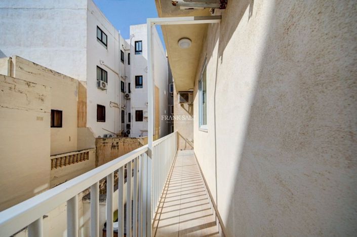 Image No.17-3 Bed Property for sale