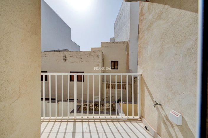 Image No.24-3 Bed Property for sale