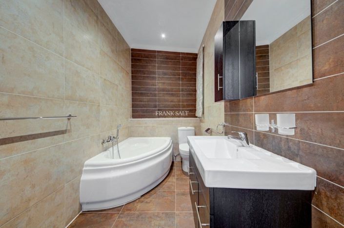 Image No.9-3 Bed Property for sale